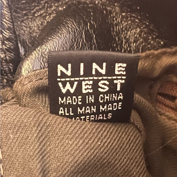 Nine West embroidered floral black small handbag. - Picture 9 of 11